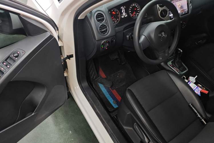 Used Volkswagen Tiguan 2016 280TSI Automatic Two-Wheel-Drive Silk Road Style Edition Driver Seat