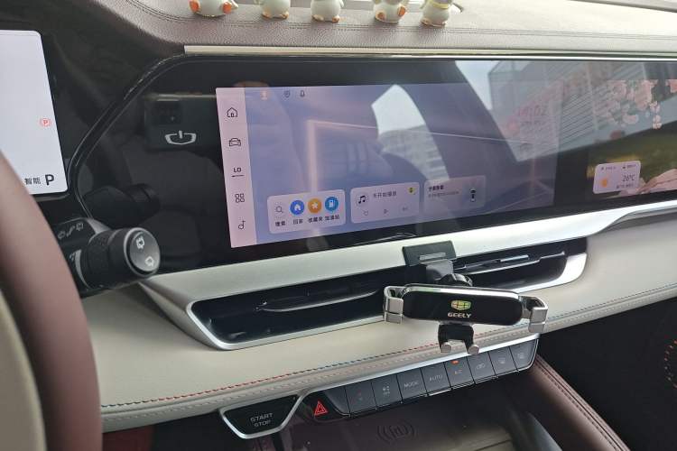 Used Geely Auto Monjaro L 2024 2.0TD High-Power Automatic Two-Wheel Drive Yunqi Version Audio And AC Panel