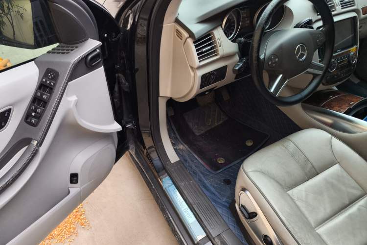 Used Mercedes-Benz R-Class 2010 R 350 L 4MATIC
