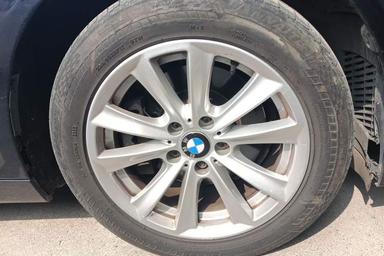 Used BMW 5 Series 2013 520Li Elegant Edition Right Front Wheel Hub
