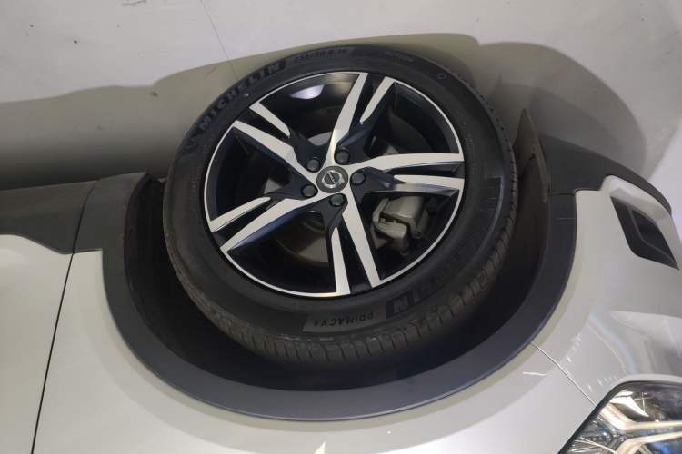 Used Volvo XC40 2021 T4 Four-Wheel Drive Smart & Sporty Edition Left Front Wheel Hub