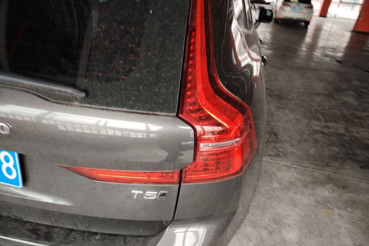 Used Volvo XC60 2019 T5 4x4 Smart Edition China VI Standard Exterior 3