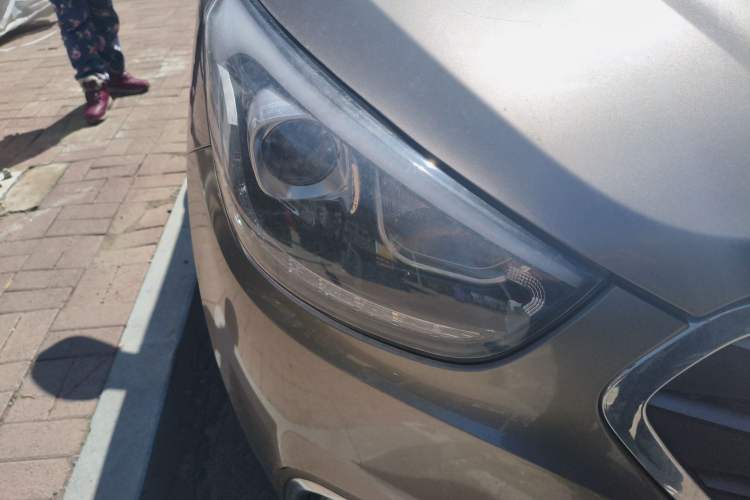 Used Hyundai ix35 2015 2.0L Automatic 2WD Smart Version China V Standard Right Front Headlight