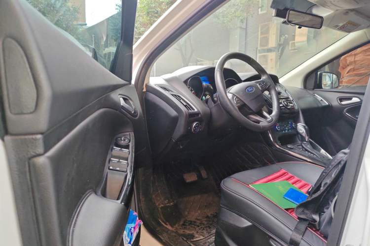 Used Ford Focus 2017 Hatchback 1.6L Automatic Fashion Edition Smart Drive Version
