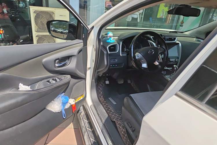 Used Nissan Murano 2021 2.5L XL Two-Wheel Drive Smart Connect Luxury Edition Driver Seat