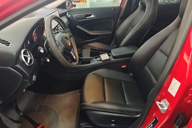 Used Mercedes-Benz GLA 2016 GLA 200 Fashion Model Left Front Seat