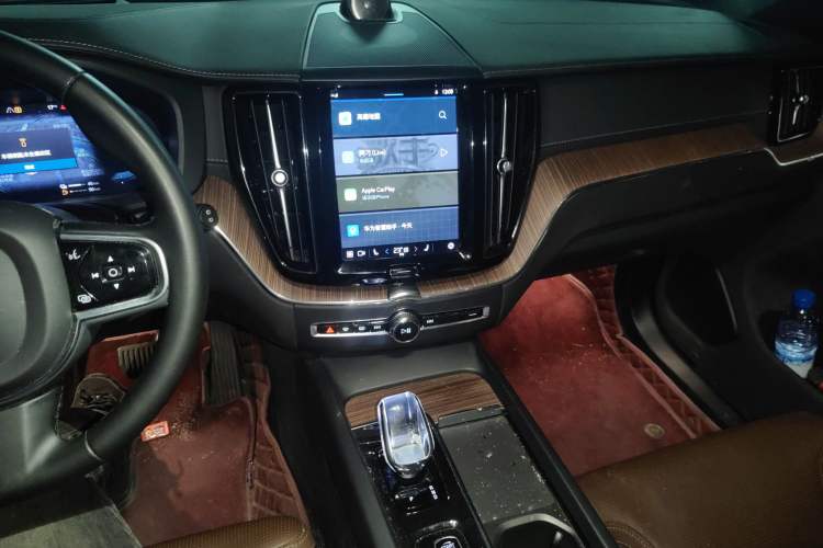 Used Volvo XC60 New Energy 2023 T8 Plug-in Hybrid Long-Range All-Wheel Drive Intelligent Luxury and Enjoyment Edition
