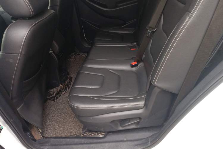 Used Dongfeng Fengon 580 2018 Revised Version 1.8L Manual Comfort Edition Left Rear Seat