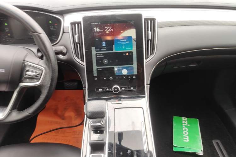 Used Roewe i6 MAX 2020 300TGI Automatic Sporty Cool Edition Audio And AC Panel