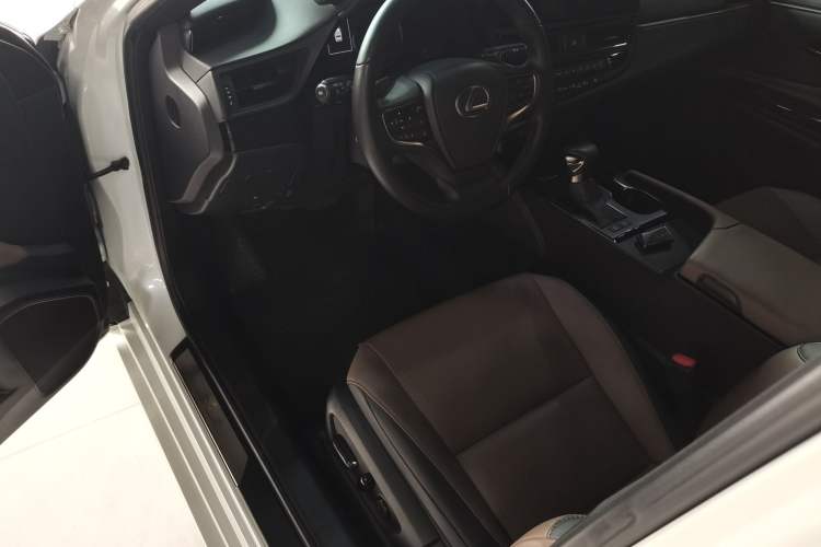 Used Lexus ES 2022 200 Excellence Edition
