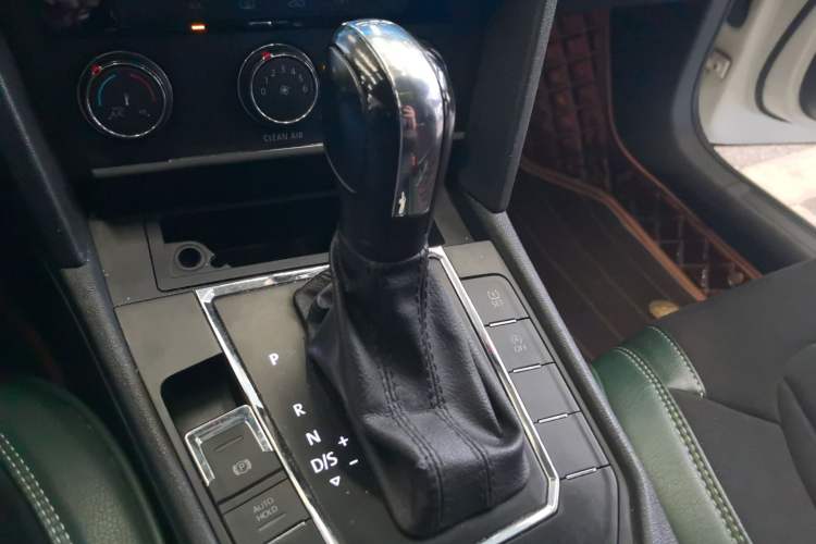 Used Volkswagen Lamando 2017 230TSI DSG Fashion Edition Gear Lever