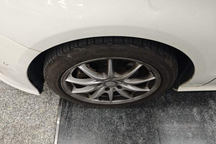 Used Mercedes-Benz B-Class 2015 B 200 Sport Edition Left Front Wheel Hub