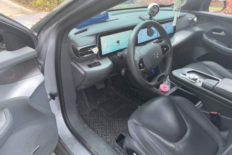 Used ARCFOX Alpha S 2023 525E Forest Edition 160kW Driver Seat