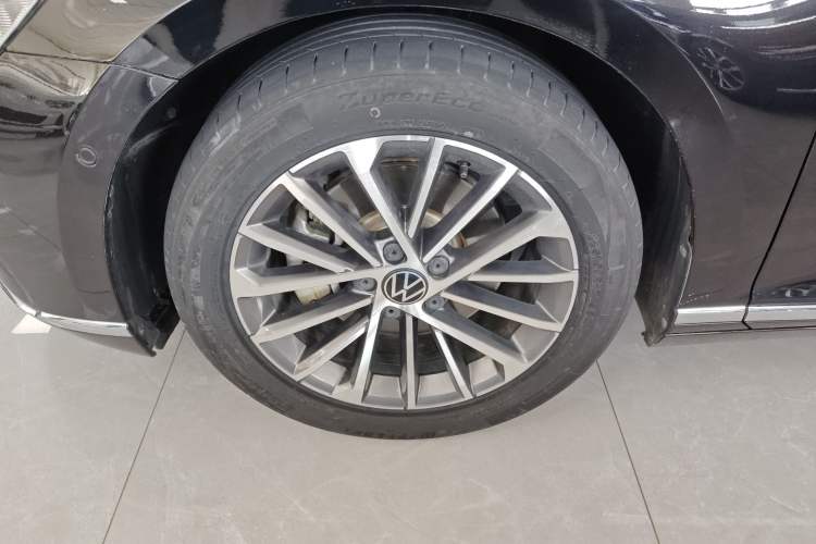 Used Volkswagen Magotan 2020 380TSI DSG Luxury Version Left Front Wheel Hub