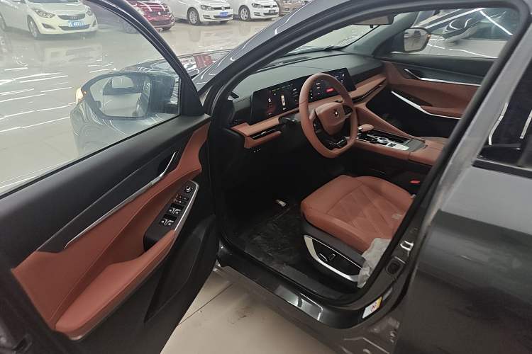 Used CHANGAN CS75 PLUS iDD 2023 ZhiDian iDD Smart Leading Model
