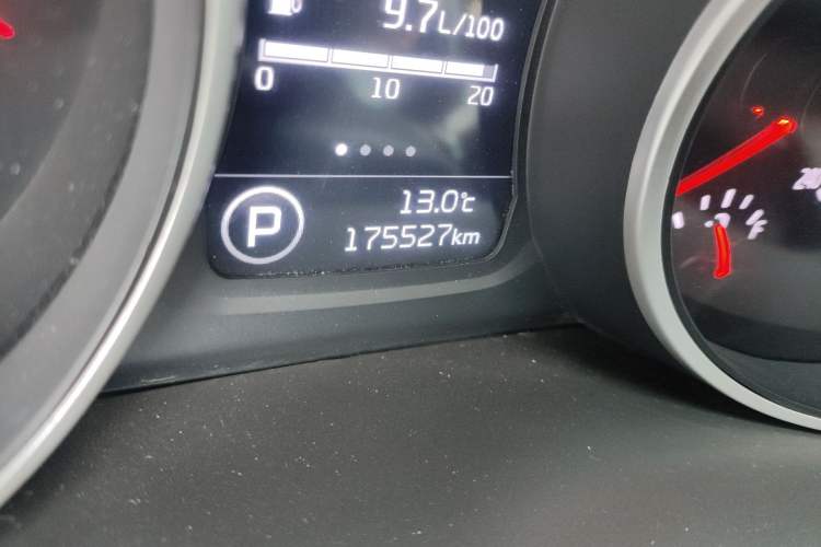 Used Kia Sportage R 2015 2.0L Automatic Two-Wheel Drive DLX Model Odometer Close Up