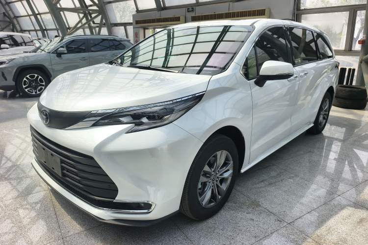 Used Toyota SIENNA 2026 Model 2.5L Dual-Engine Two-Wheel-Drive Comfort Edition