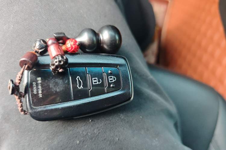 Used Toyota Avalon 2019 Dual-Engine 2.5L Luxury Edition China VI Standard Vehicle Key