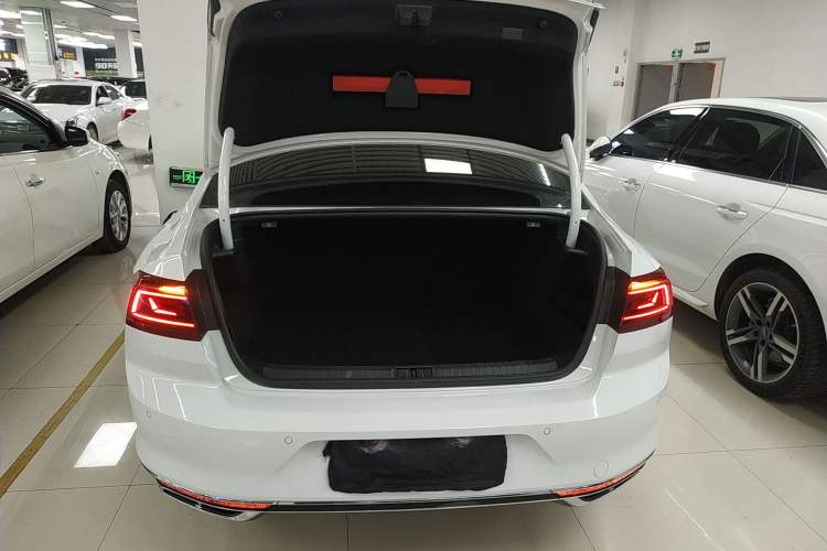 Used Volkswagen Magotan 2023 2 Million Units Limited Edition 330TSI DSG Leading Version