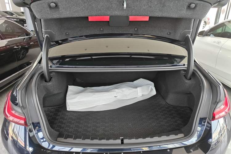 Used BMW i3 2025 eDrive 35 L
