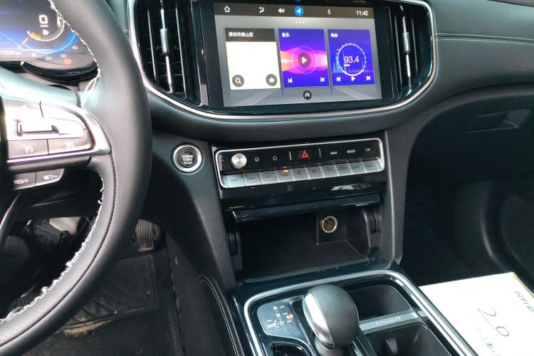 Used GAC Trumpchi GS8 2020 390T Two-Wheel Drive Luxury Smart Connectivity Version (7 Seats) Audio And AC Panel