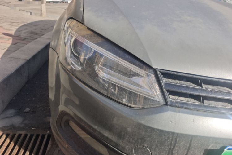 Used Volkswagen Polo 2011 1.4L Manual ZhiLe Edition Right Front Headlight