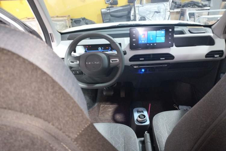 Used Geely Galaxy Panda 2024 Panda Mini 200km Endurance Bear
