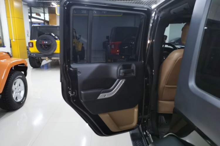 Used Jeep Wrangler 2013 3.6L Sahara Four-Door Edition