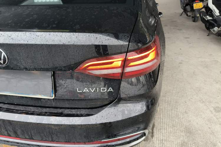 Used Volkswagen Lavida 2024 1.5L Automatic Starry Sky 5 Million Edition Right Rear Taillight