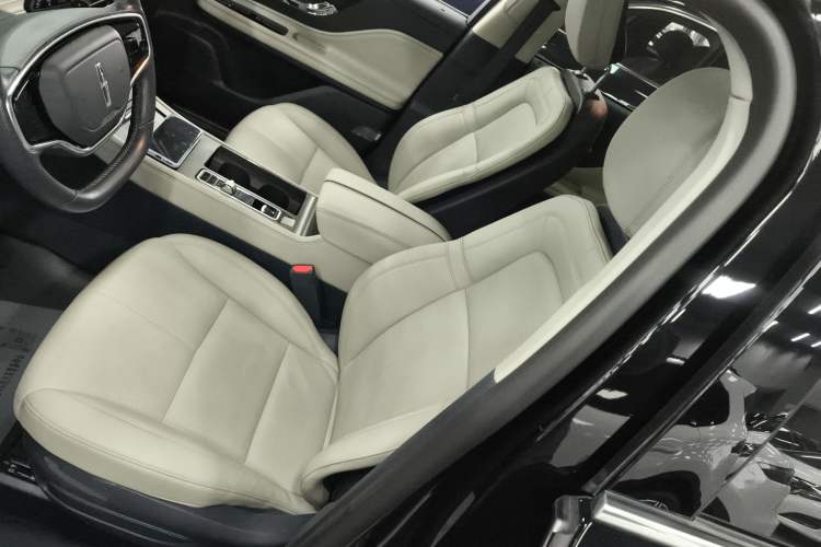 Used Lincoln Corsair 2023 2.0T Two-Wheel-Drive Luxury Edition Left Front Seat