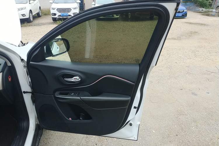 Used Jeep Cherokee 2016 2.0L Smart Version