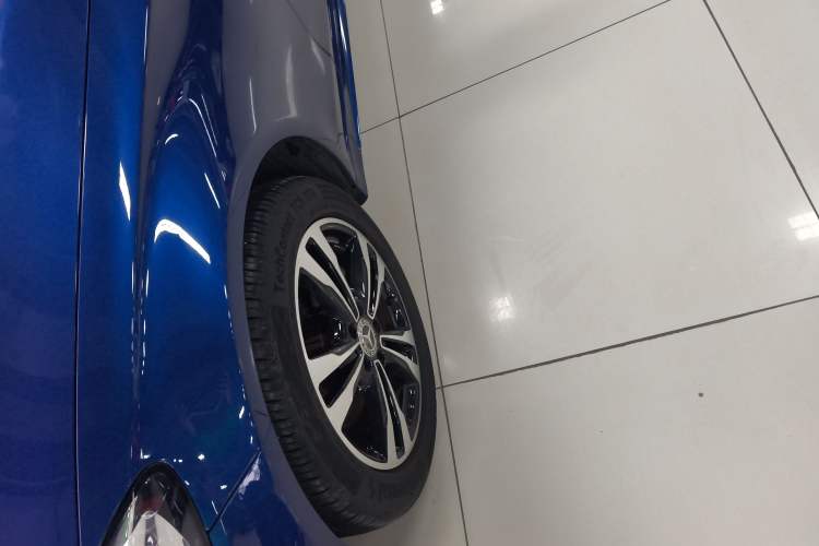 Used Mercedes-Benz C-Class 2017 Restyled C 200 Sport Edition Exterior 4