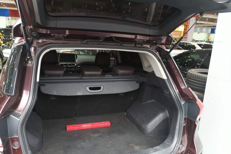 Used GAC Trumpchi GS4 2018 235T Automatic Two-Wheel Drive Elite Edition Trunk