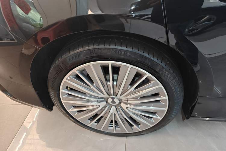 Used Denza Z9 2024 1100 km All-Wheel-Drive Ultra Version
