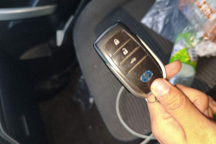 Used Toyota Levin 2017 Revised Dual-Engine 1.8H GS-L E-CVT Leading Edition China V Standard Vehicle Key