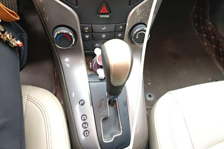 Used Chevrolet Cruze 2015 1.5L Classic SE AT Gear Lever