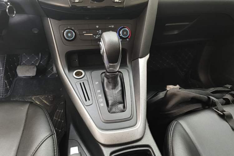 Used Ford Focus 2015 Hatchback 1.6L Automatic Comfort Model Gear Lever