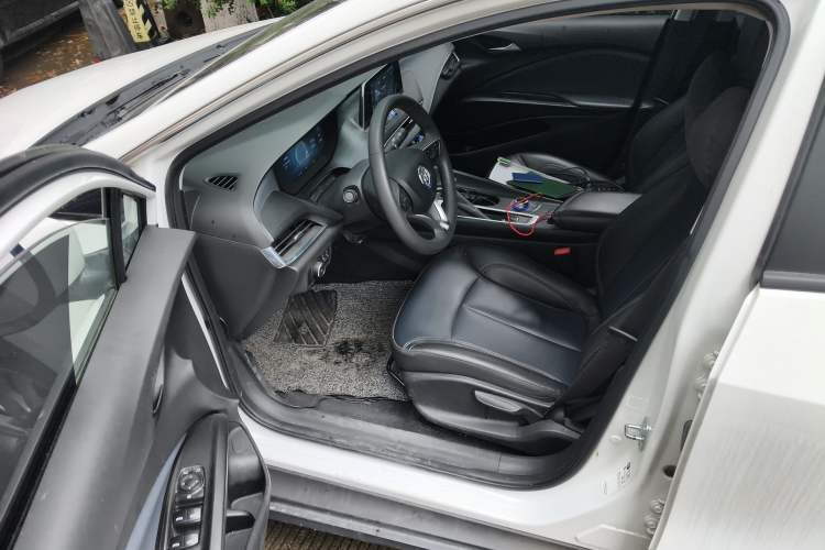 Used Buick Velite 6 2023 430km Range Commuter Version
