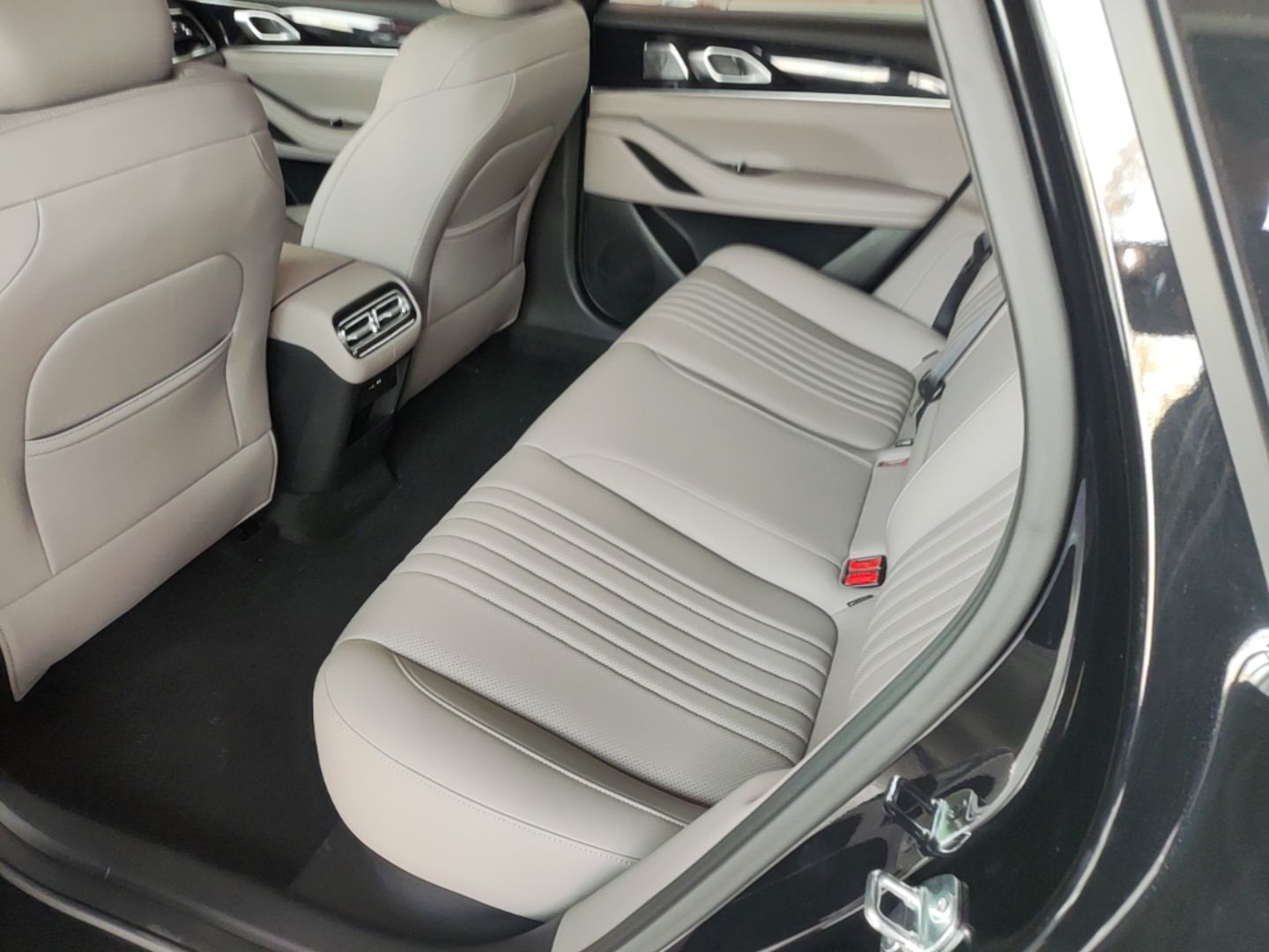 Geely Galaxy Starlight 7 2026 220km Four-Wheel-Drive Navigation Edition — снимка 20