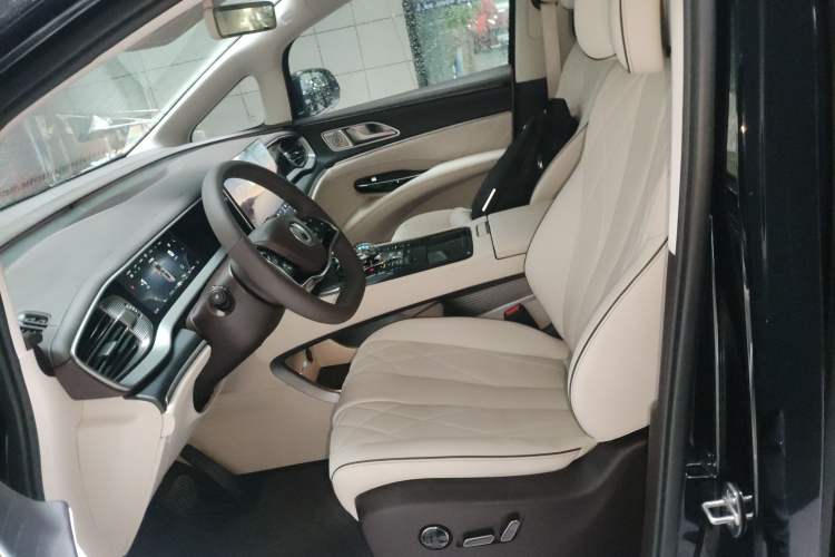 Used Denza D9 2024 DM-i 980 Four-Wheel Drive Prestige Model
