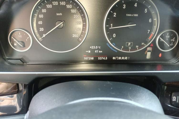 Used BMW X5 2017 xDrive28i Odometer Close Up