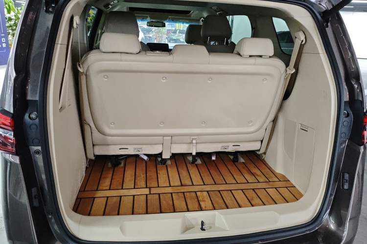 Used Buick GL8 2023 Land Executive Class 652T Luxury Model