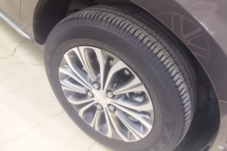 Used Buick GL8 2023 Land Executive Class Comfort Model Right Front Wheel Hub