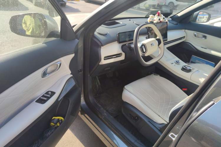 Used Geely Galaxy Xingjian 7 EM-i 2025 120km Exploration+ Version
