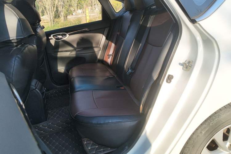 Used Nissan Sylphy 2019 1.6XV CVT Smart Connect Luxury Edition China VI Standard Left Rear Seat