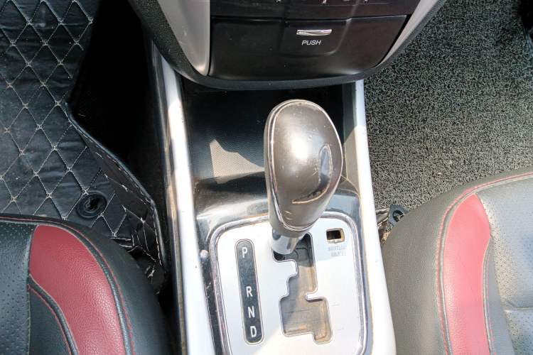 Used CHANGAN Eado 2013 1.6L Automatic Junku Model China IV Standard Gear Lever