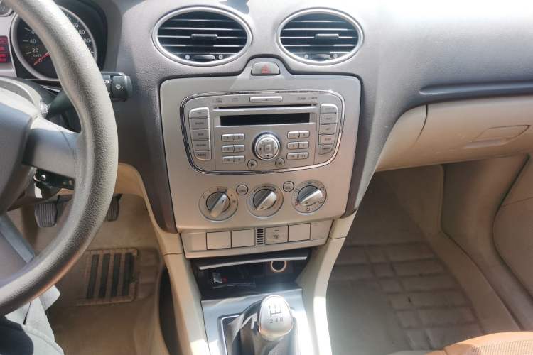 Used Ford Focus 2013 Sedan Classic 1.8L Manual Base Model