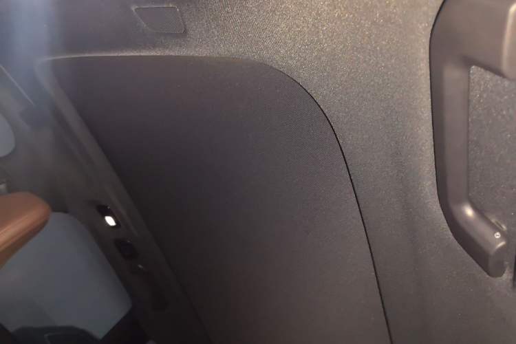 Used Volvo XC60 2023 B5 4x4 Smart Luxury Edition Headliner