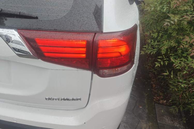 Used Mitsubishi Outlander 2019 2.0L Two-Wheel Drive Comfort Edition 5 Seats China VI Standard