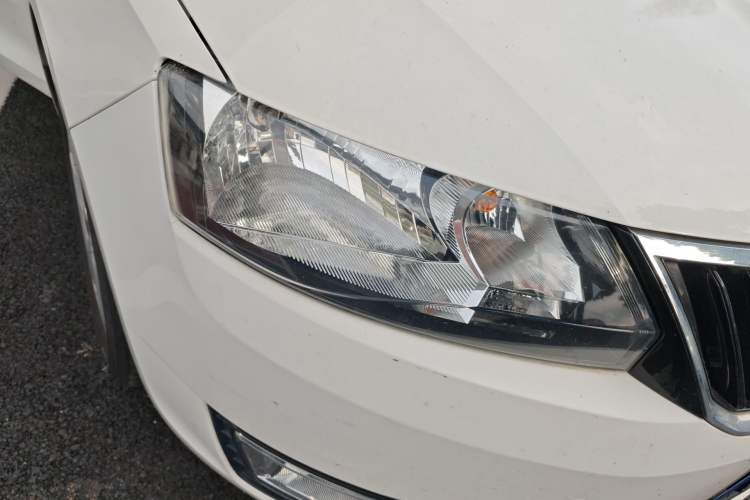 Used Skoda Rapid Spaceback 2016 Revised 1.6L Automatic Chuanxing Version Right Front Headlight